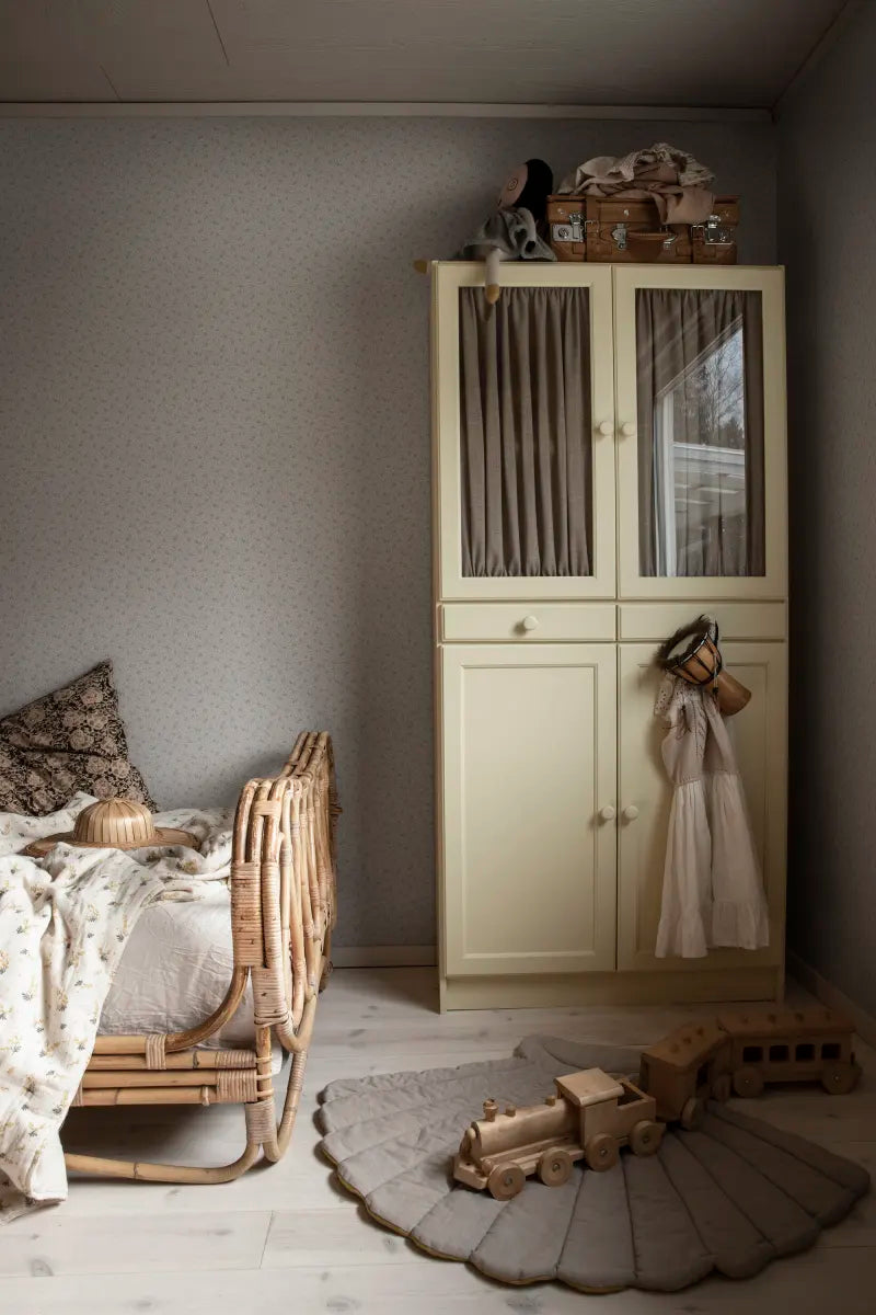Stella wallpaper by Sandberg in a room setting