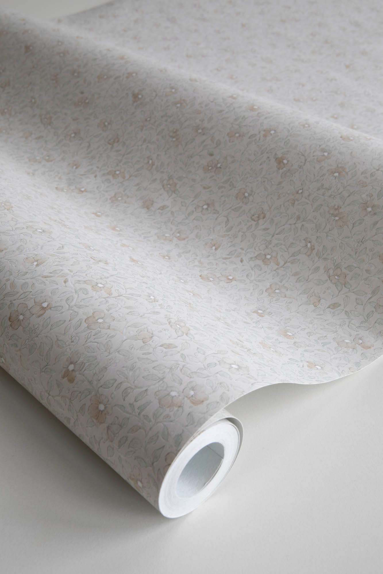 Stella wallpaper by Sandberg in Sandstone, close detail of the print