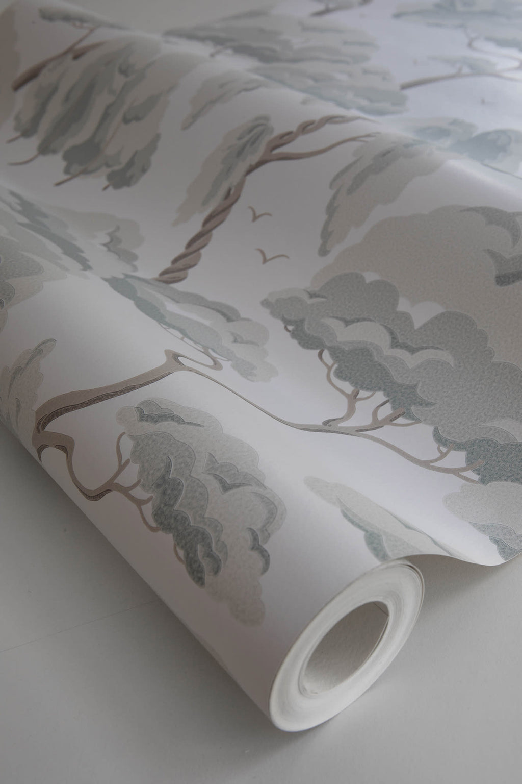 Kristoffer wallpaper by Sandberg in Spring Green, close detail of the print