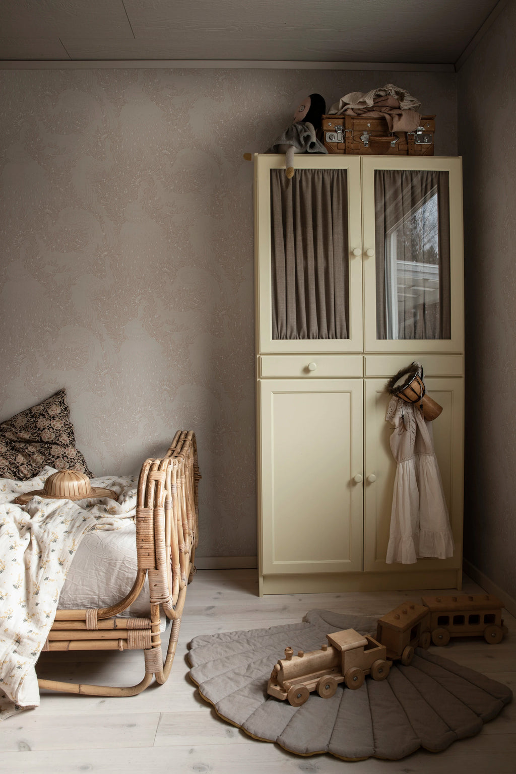 Evelina wallpaper by Sandberg – Pink – Blush colourway, styled on an interior wall
