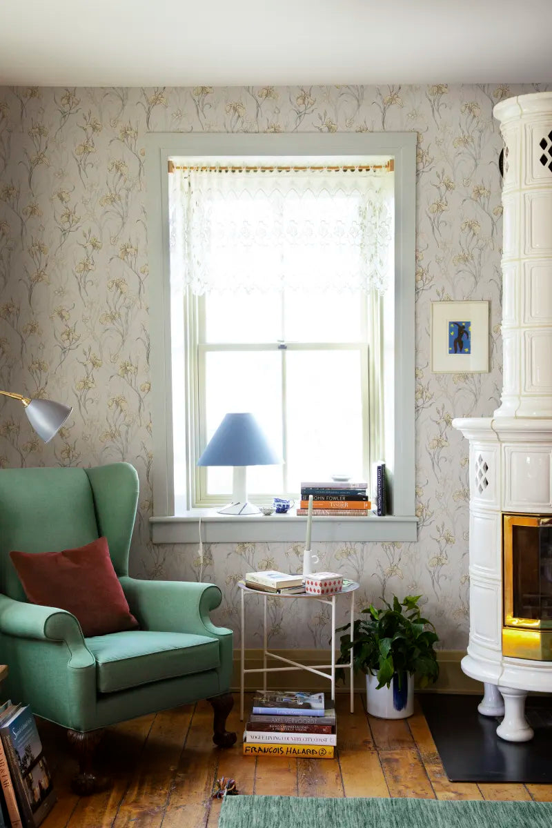 Iris wallpaper by Sandberg in a room setting