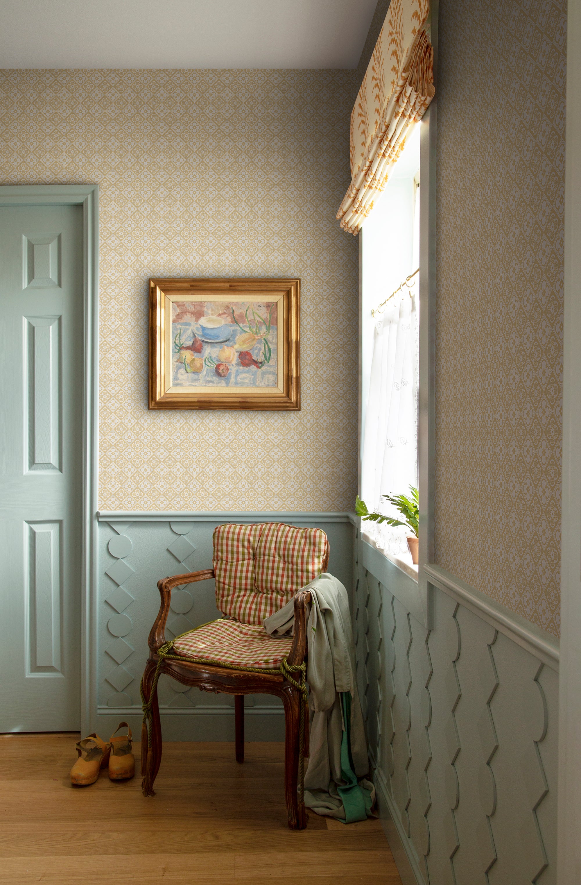 Lyckan wallpaper by Sandberg in Sunflower, styled on an interior wall