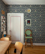 Till Carl wallpaper by Sandberg in a room setting