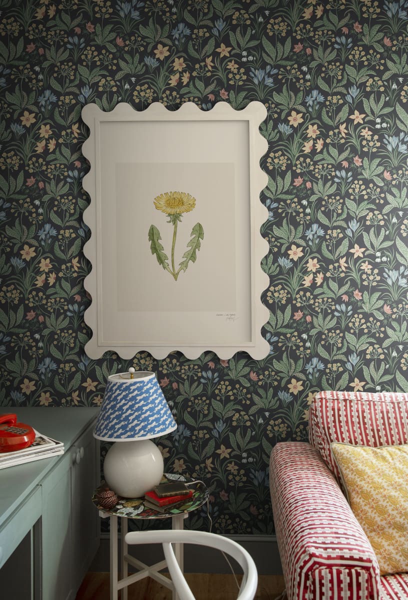 Huset i Solen wallpaper by Sandberg in a room setting