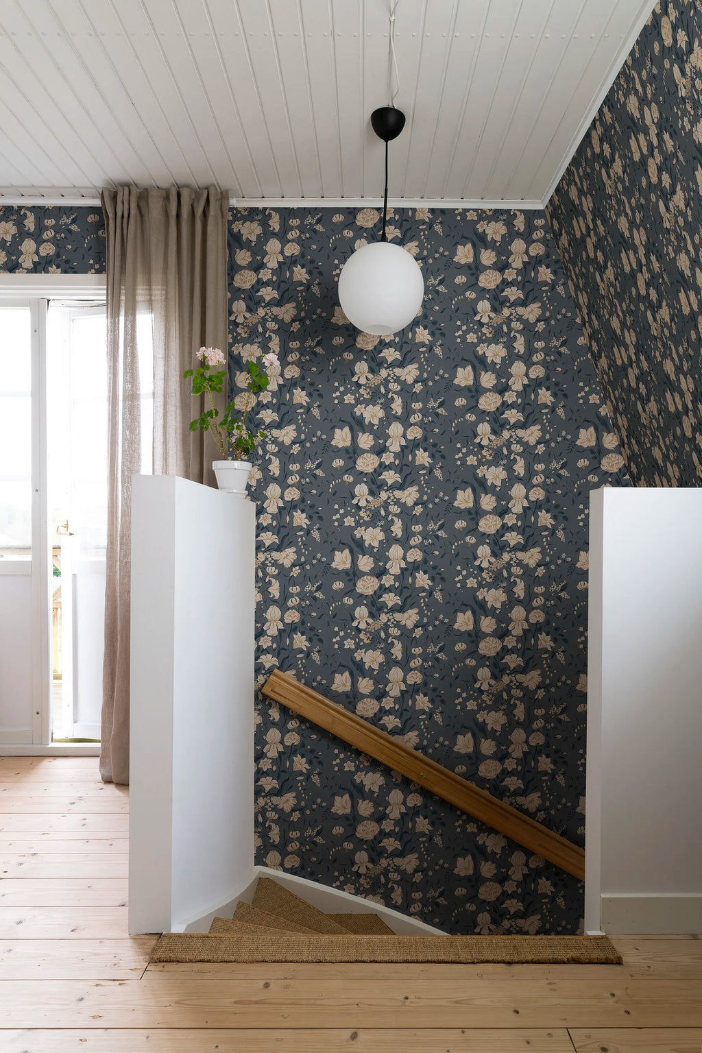 Karins Bukett wallpaper by Sandberg in a room setting