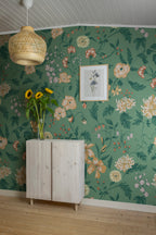 Suzanne wallpaper by Sandberg – floral design, Green – Emerald