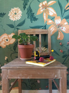 Suzanne wallpaper by Sandberg – floral design, Green – Emerald