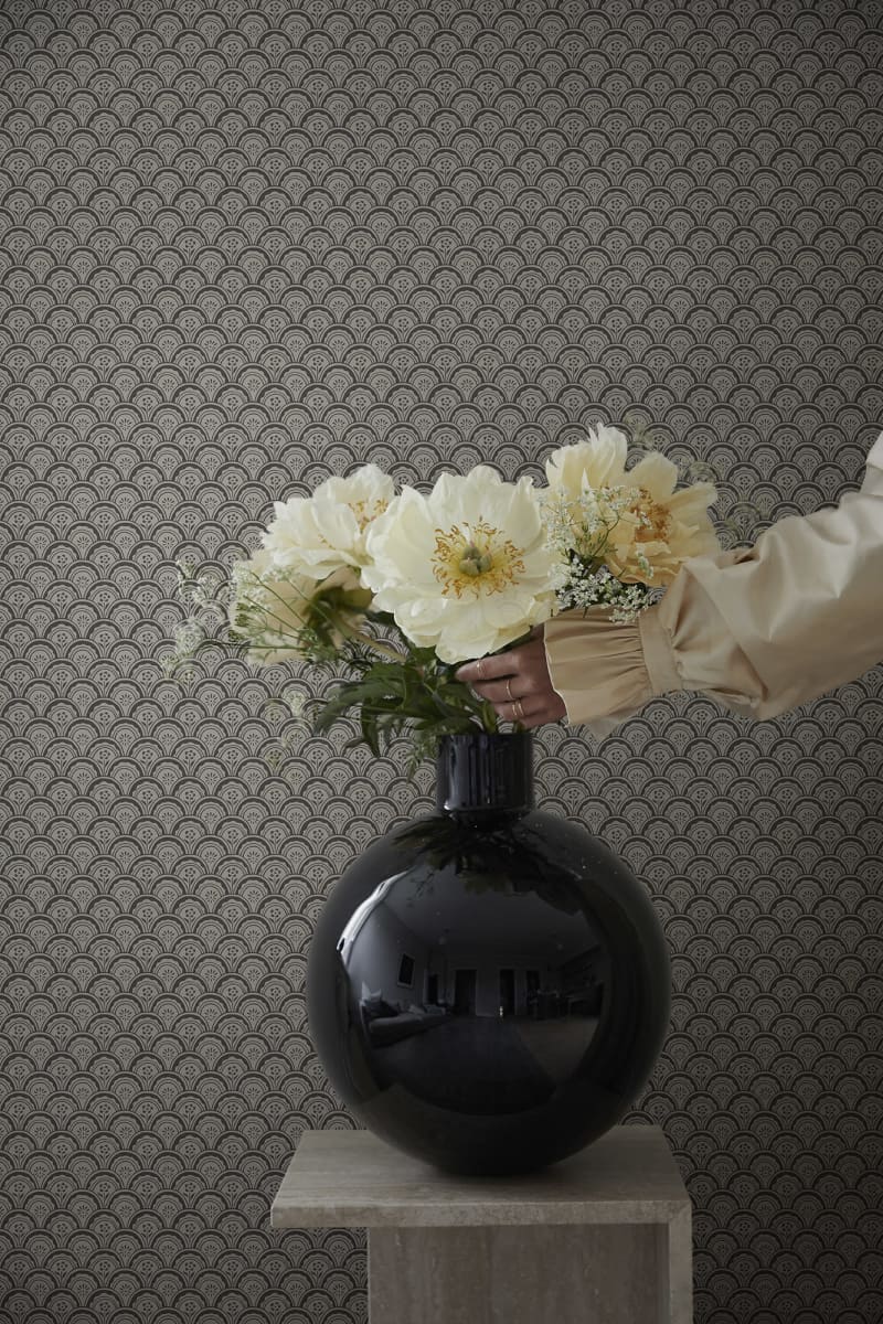 Beata wallpaper by Sandberg in a room setting