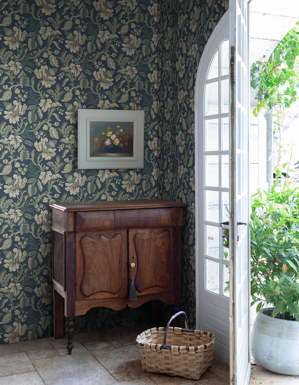 Daphne wallpaper by Sandberg in a room setting