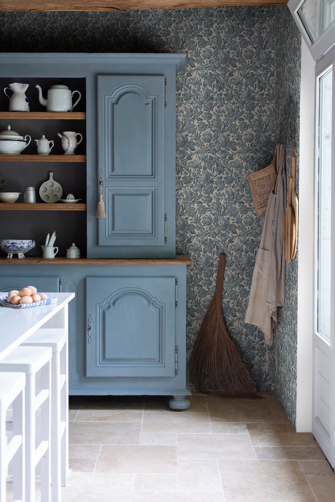 Valentin wallpaper by Sandberg in Misty Blue, styled on an interior wall