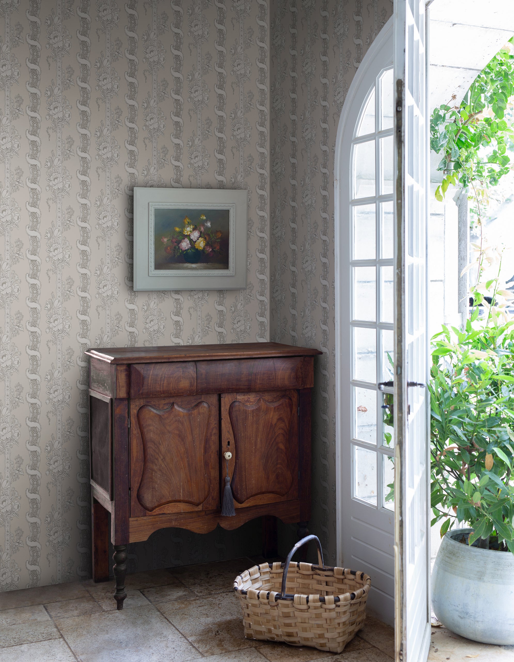 Alexandra wallpaper by Sandberg in Sandstone, styled on an interior wall
