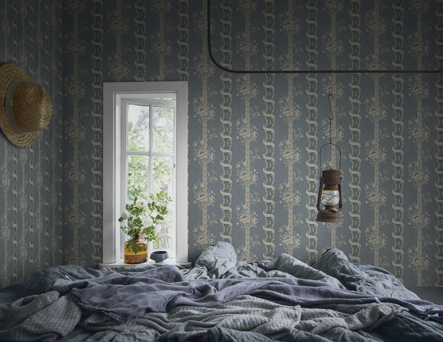 Alexandra wallpaper by Sandberg in a room setting