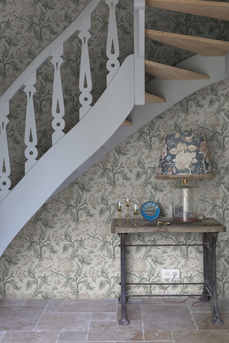 Amelia wallpaper by Sandberg in a room setting