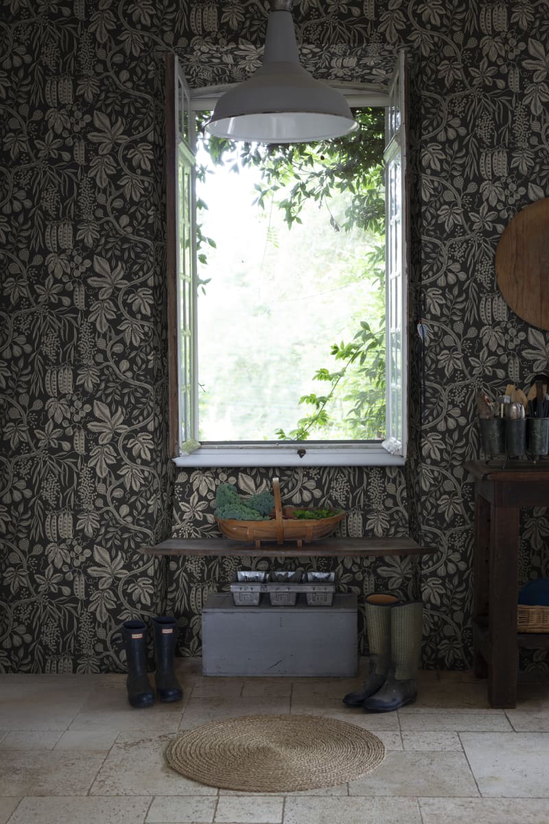 Fig Garden wallpaper by Sandberg in a room setting