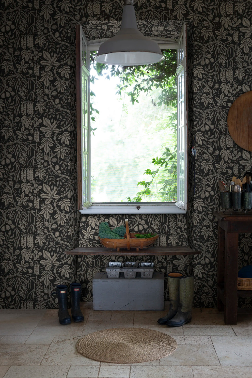 Fig Garden wallpaper by Sandberg in a room setting