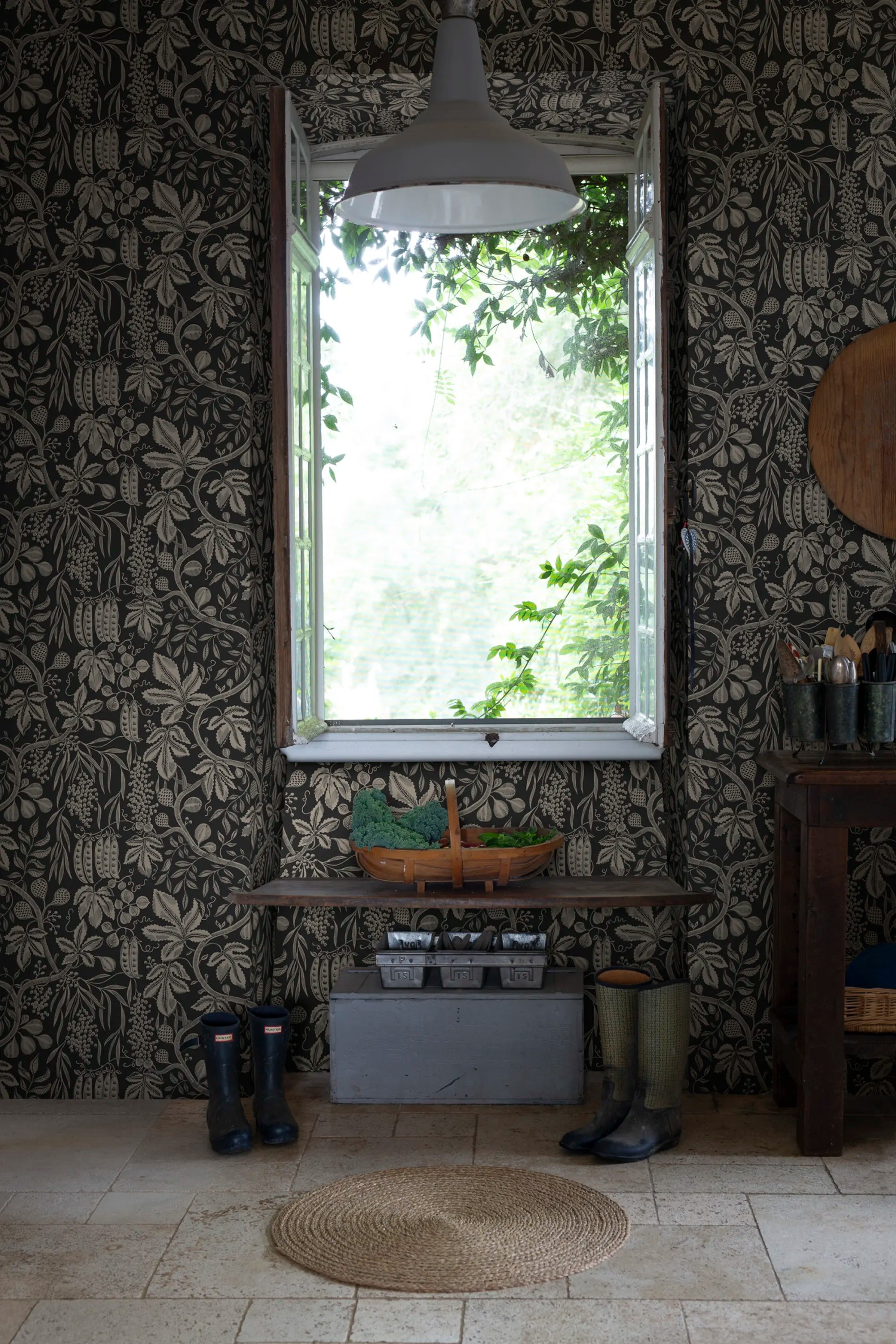 Fig Garden wallpaper by Sandberg in a room setting