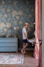 Esther wallpaper by Sandberg – botanical design, Blue – Misty Blue – styled in a room setting, view 3