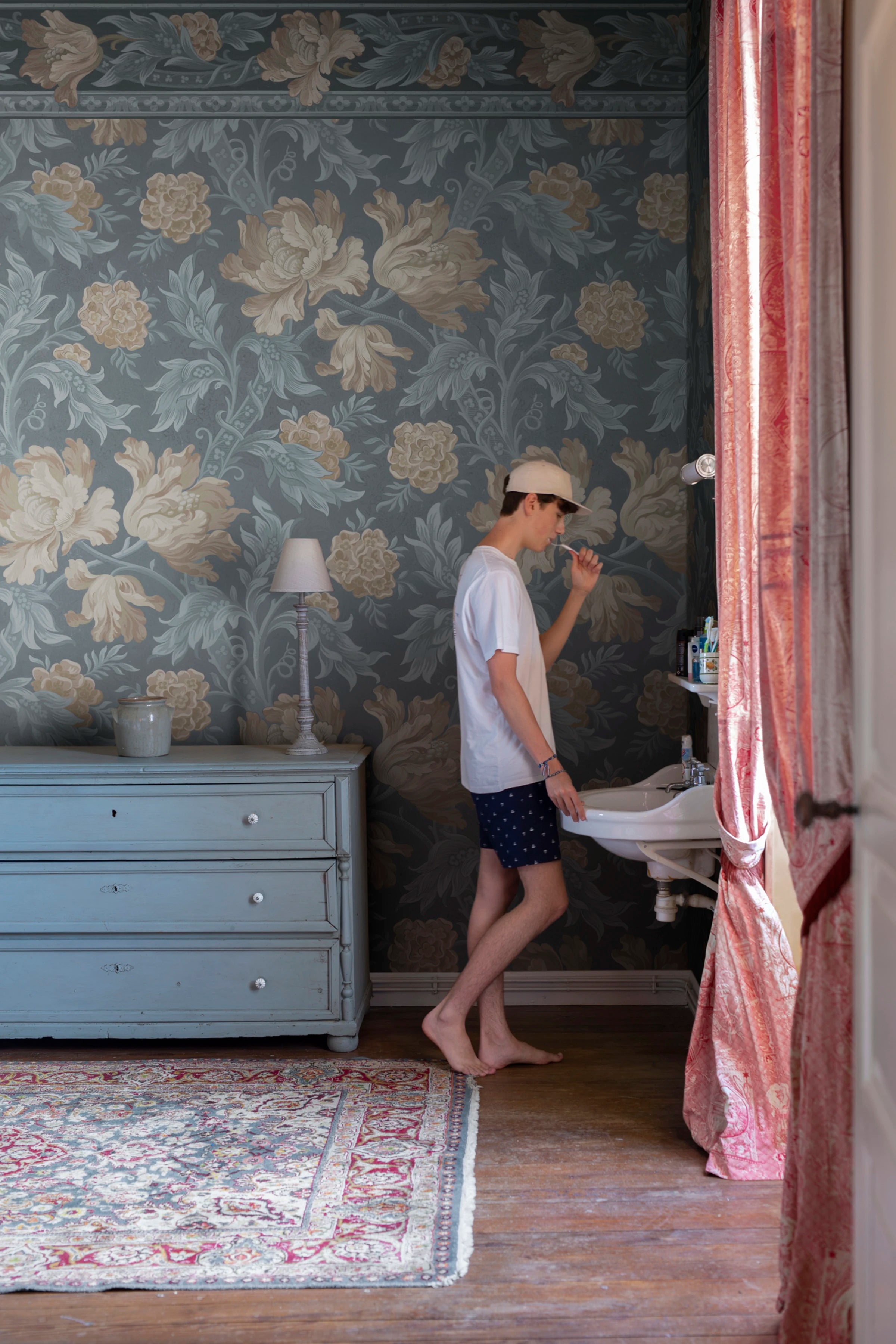 Esther wallpaper by Sandberg – botanical design, Blue – Misty Blue – styled in a room setting, view 3