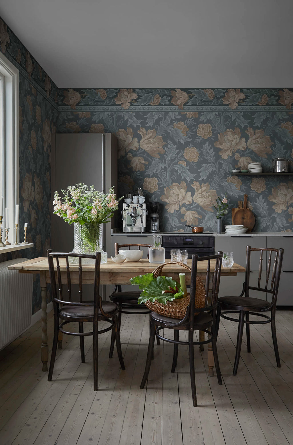Esther wallpaper by Sandberg – botanical design, Blue – Misty Blue – styled in a room setting, view 4
