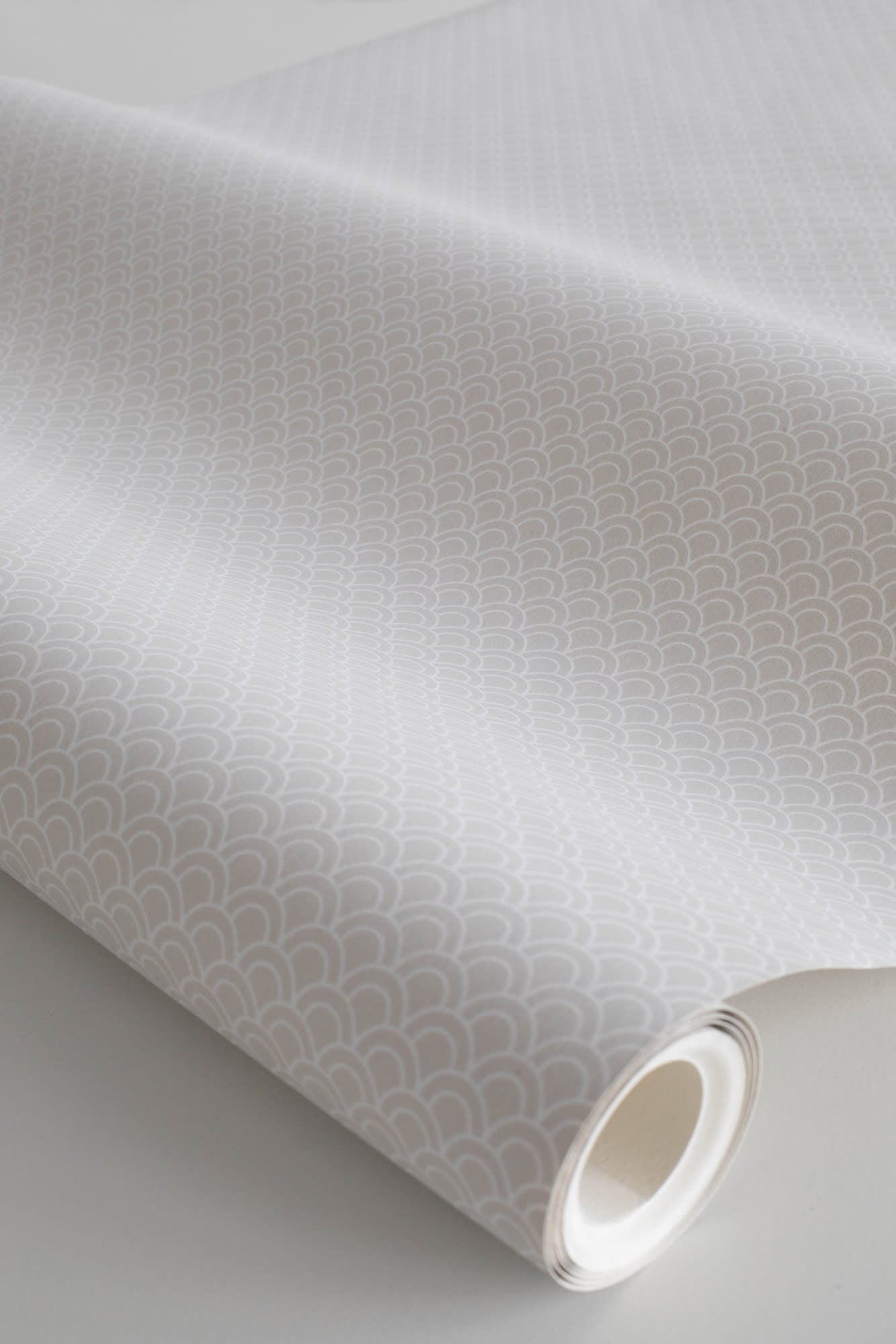 Valv wallpaper by Sandberg in Grey, close detail of the print