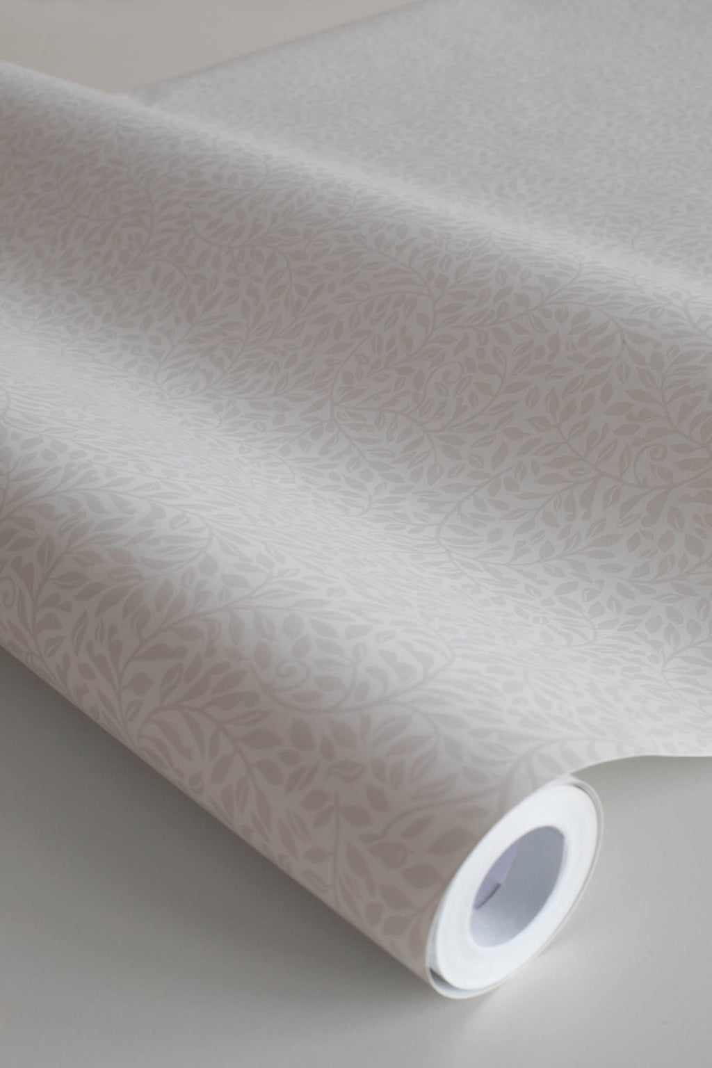 Bladverk wallpaper by Sandberg in Grey, close detail of the print