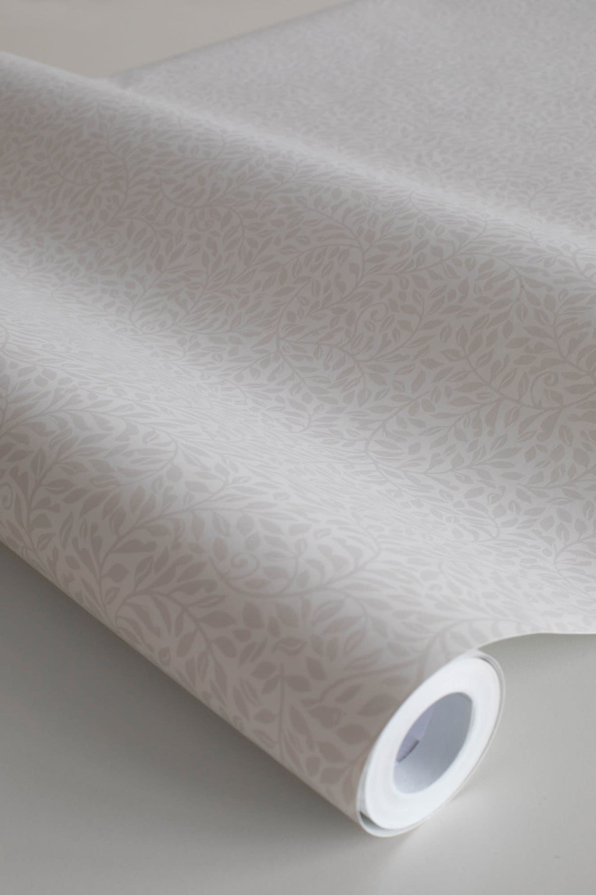 Bladverk wallpaper by Sandberg in Grey, close detail of the print