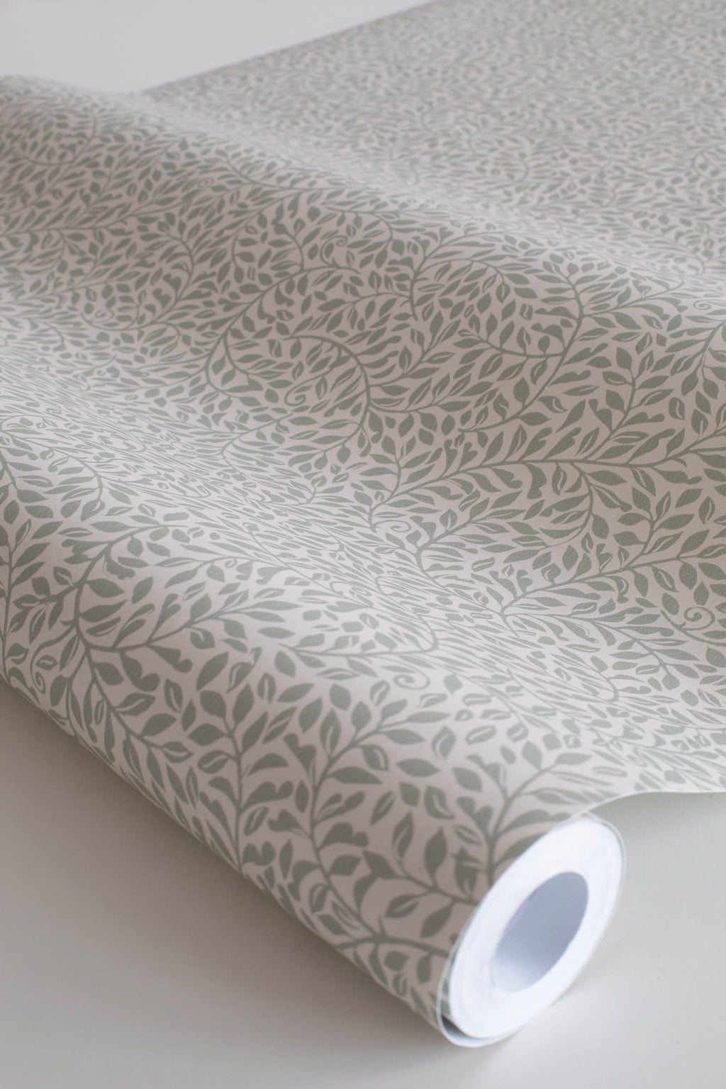Bladverk wallpaper by Sandberg in Green, close detail of the print