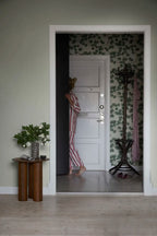 Sten wallpaper by Sandberg in a room setting
