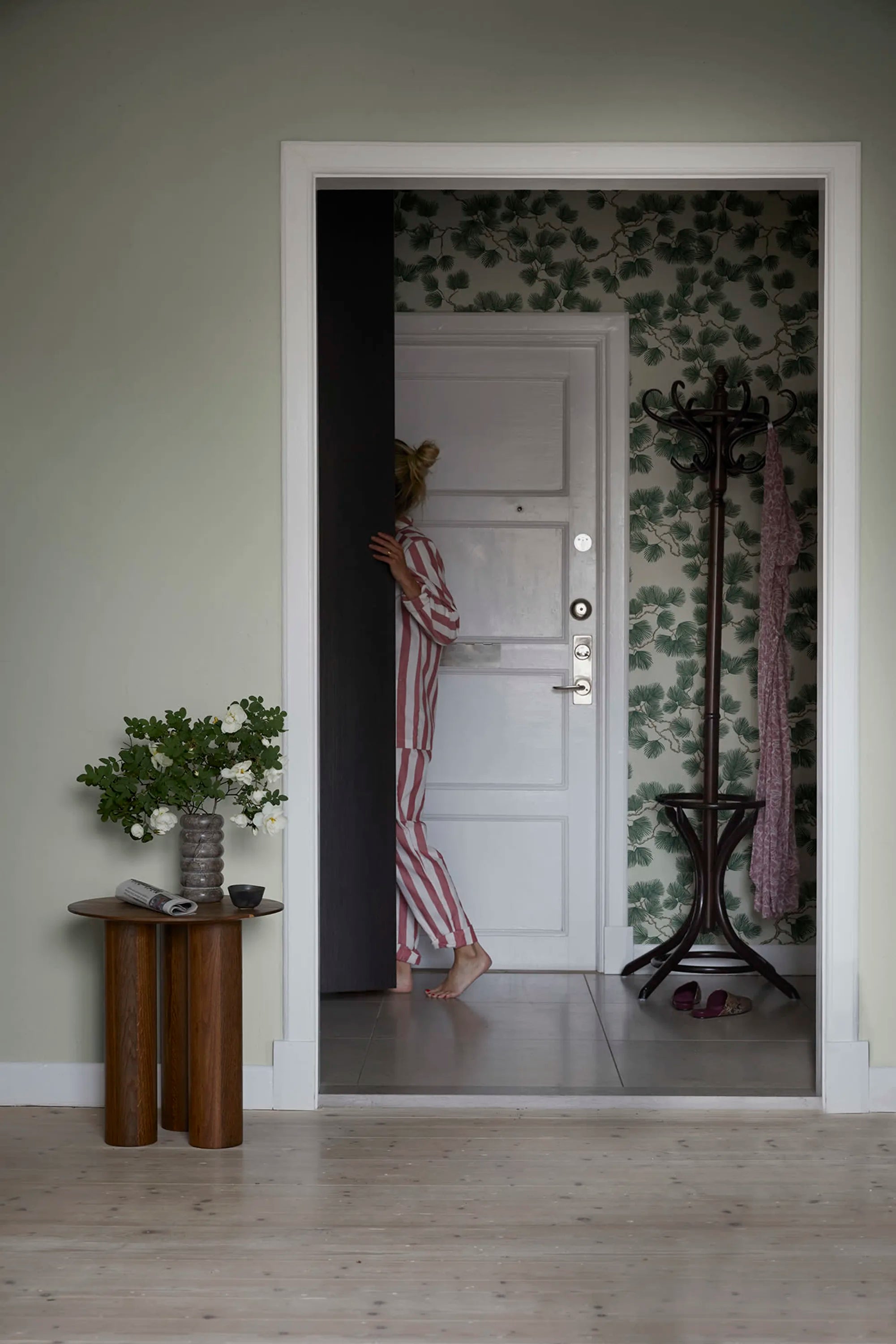 Sten wallpaper by Sandberg in a room setting