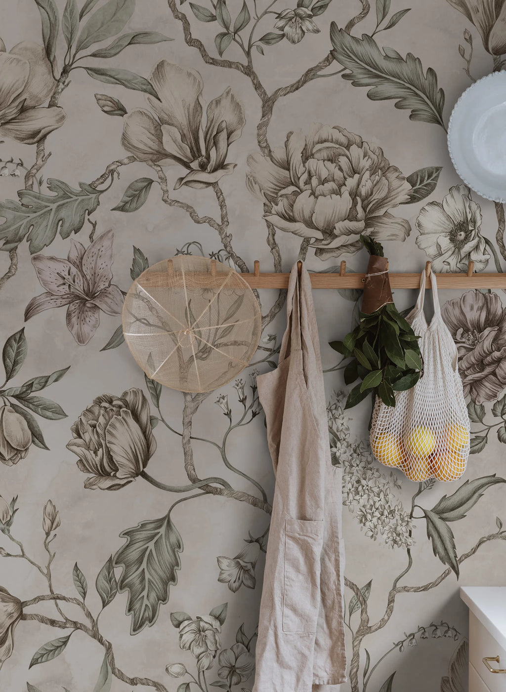 Belinda wallpaper by Sandberg – floral design, Pastel – styled in a room setting, view 17
