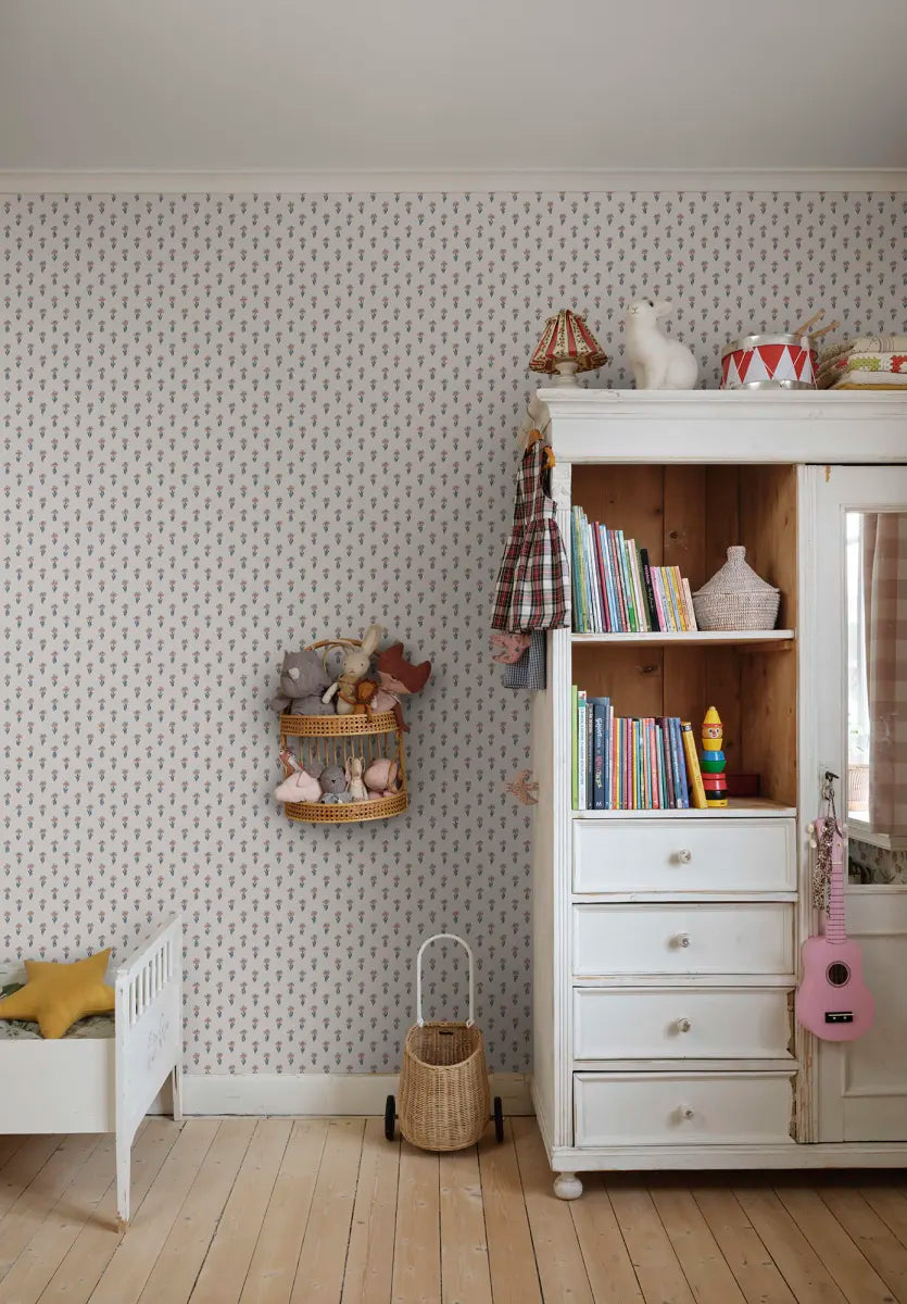 Betty wallpaper by Sandberg in a room setting
