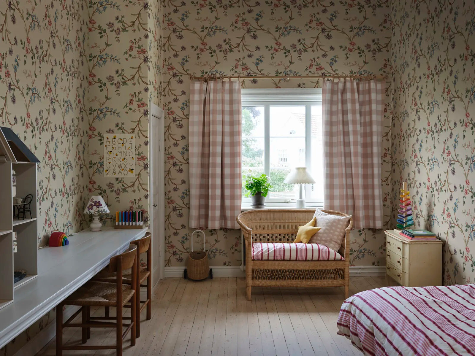 Clara wall mural by Sandberg in a room setting
