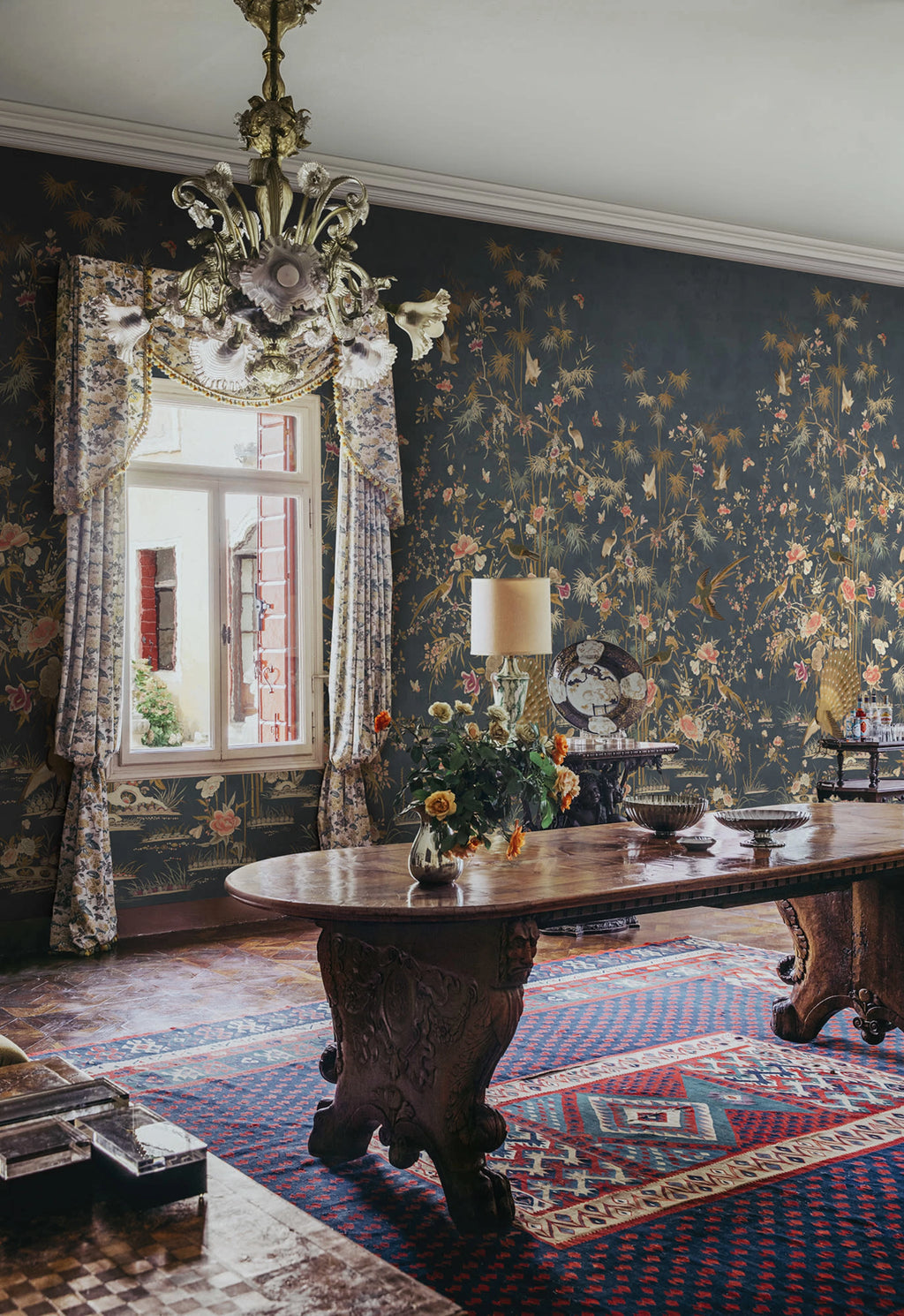 Chinoiserie Garden wallpaper by Sandberg – chinoiserie design, Blue – Dark Blue – styled in a room setting, view 3