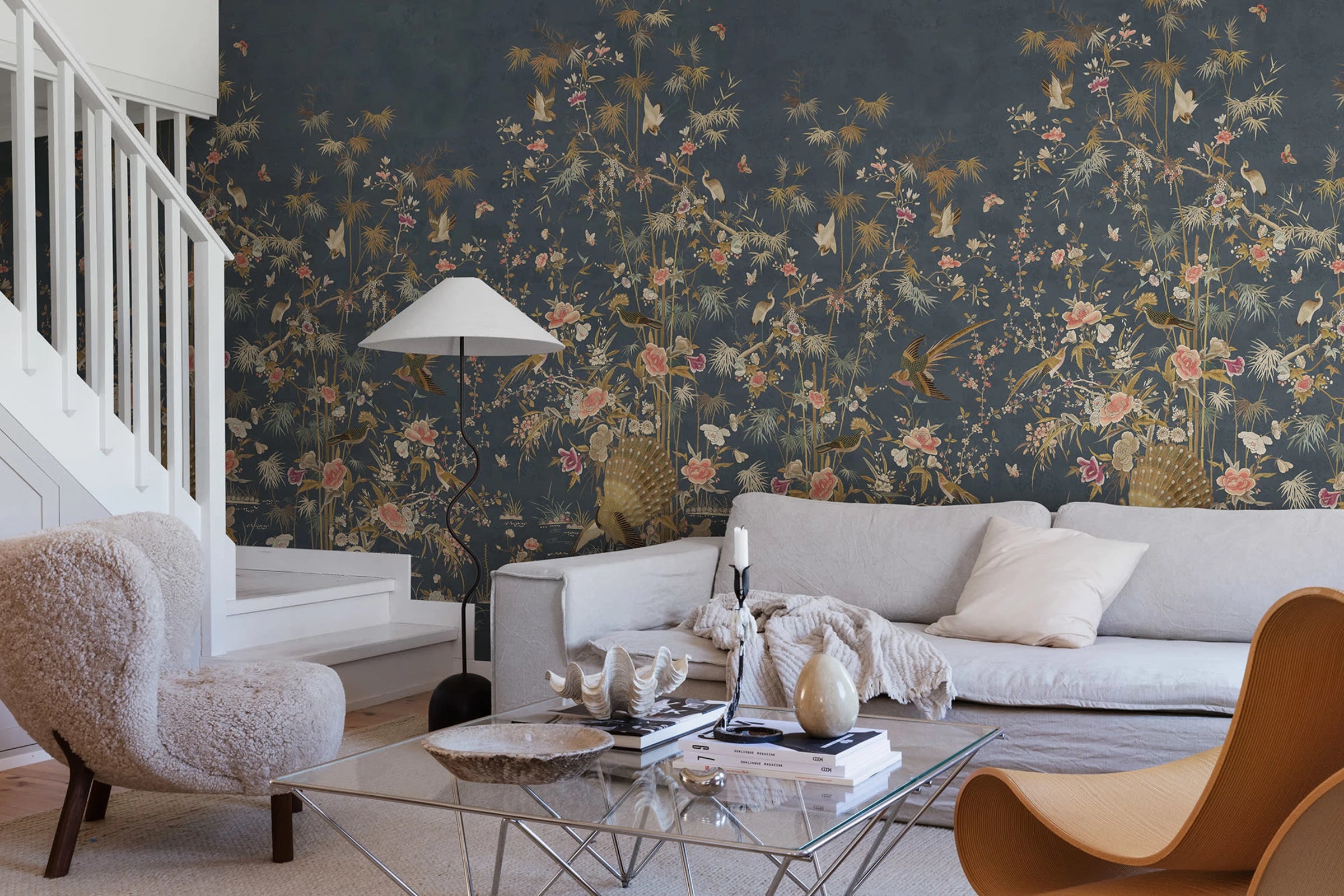 Chinoiserie Garden wallpaper by Sandberg – chinoiserie design, Blue – Dark Blue – styled in a room setting, view 5