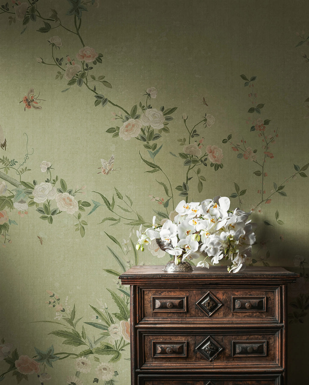 Bloom wallpaper by Sandberg – chinoiserie design, Green – styled in a room setting, view 4