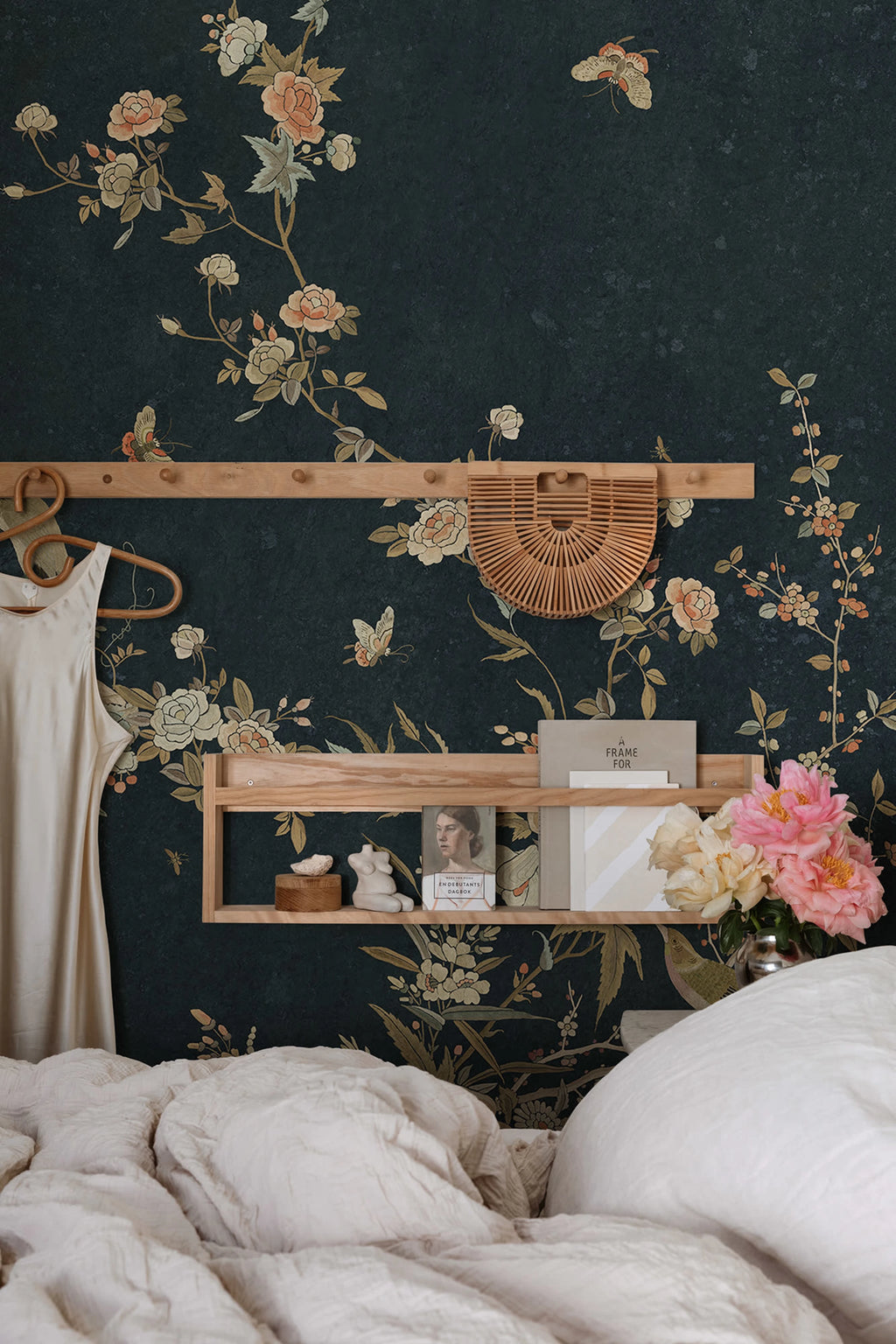 Bloom wallpaper by Sandberg – chinoiserie design, Blue – Midnight Blue – styled in a room setting, view 10