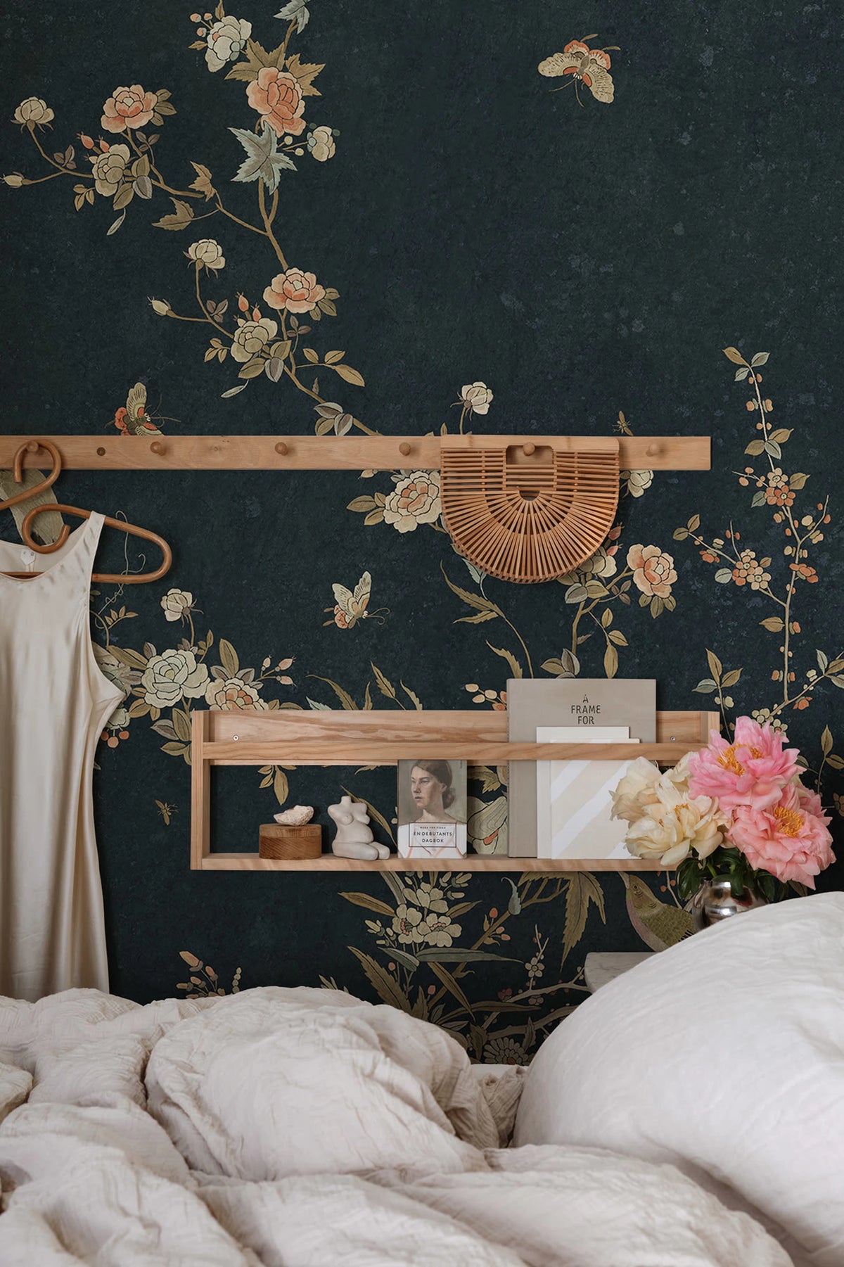 Bloom wallpaper by Sandberg – chinoiserie design, Blue – Midnight Blue – styled in a room setting, view 10