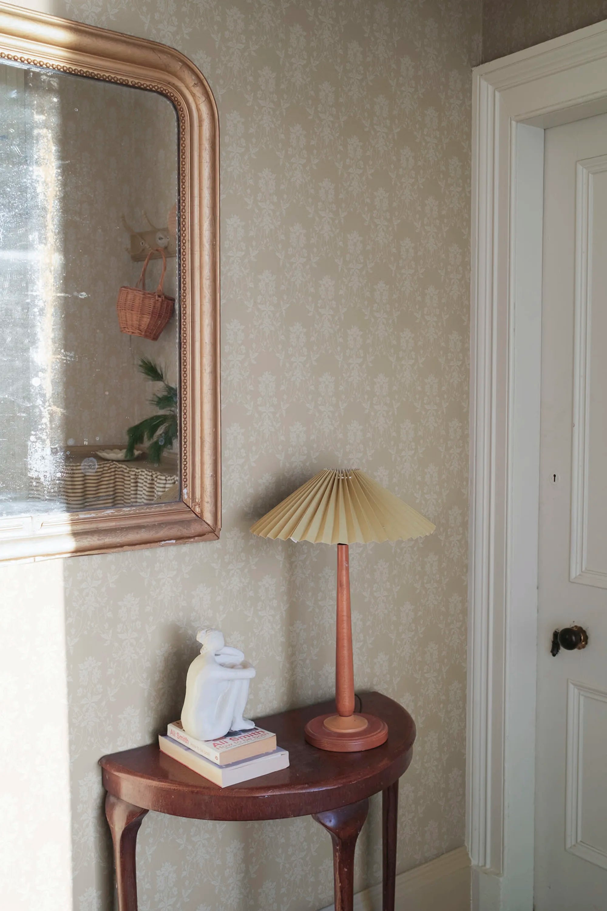Alva wallpaper by Sandberg in a room setting