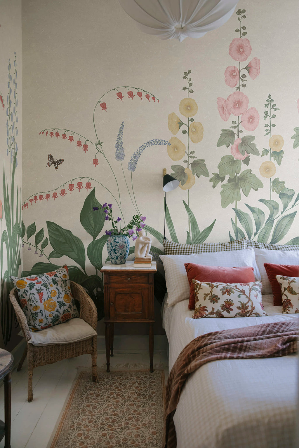 Aino wall mural by Sandberg – floral design, Multicolour – Colorful – styled in a room setting, view 2