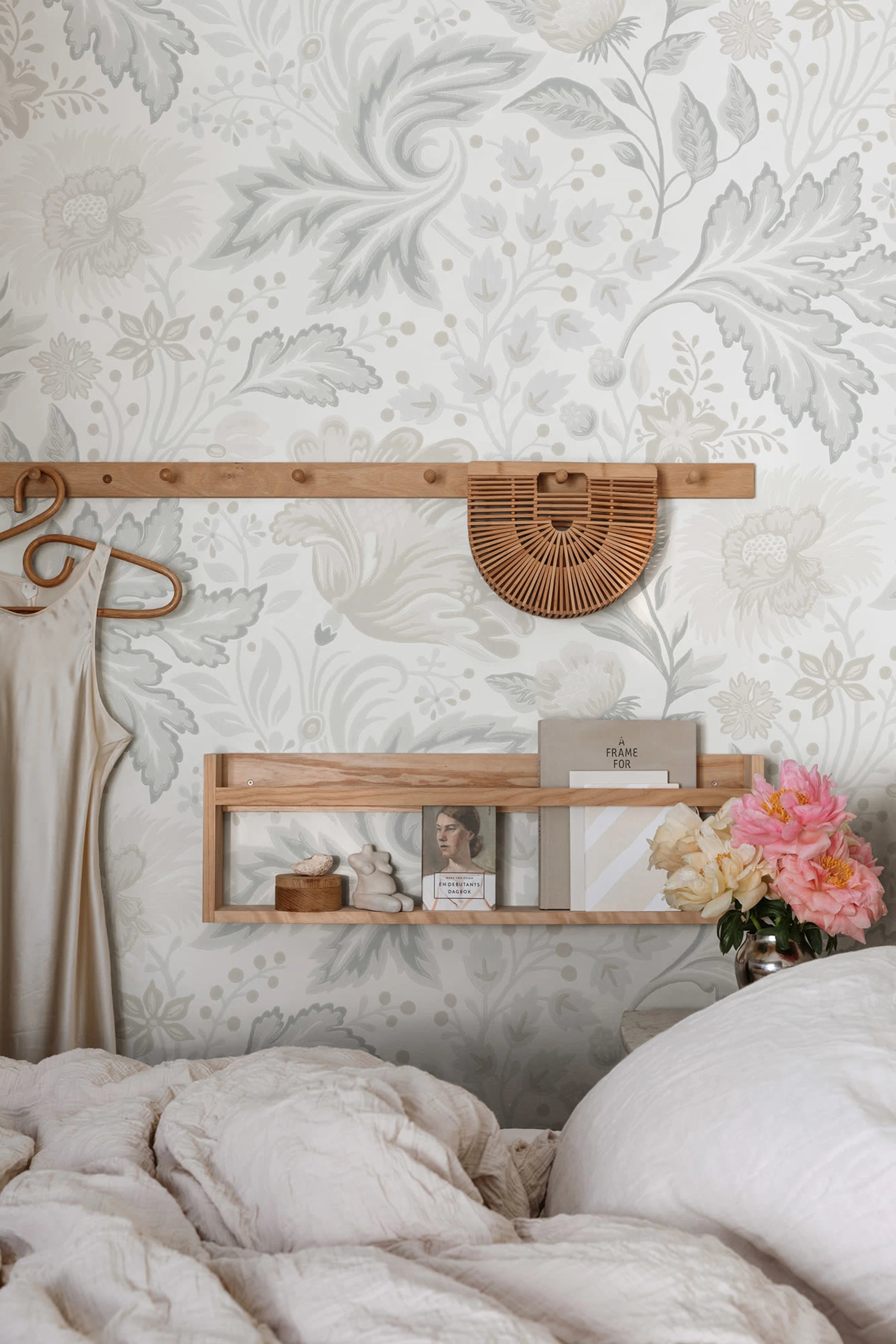 Ava Elvira wall mural by Sandberg – floral design, Pastel – styled in a room setting