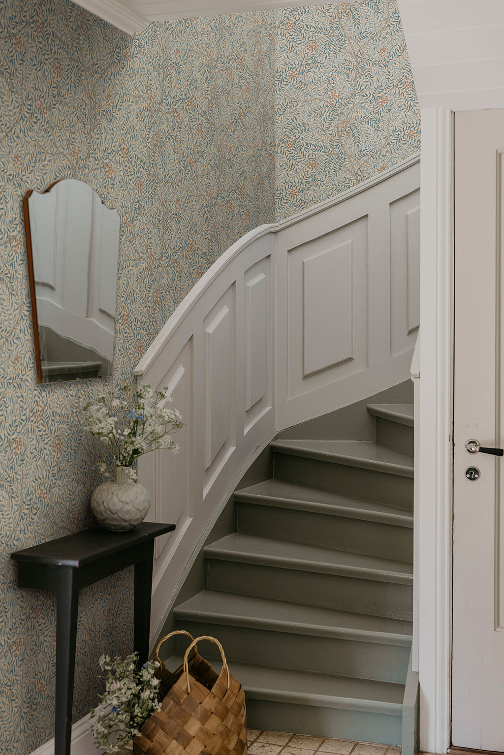 Simon wallpaper by Sandberg in Misty Blue, styled on an interior wall