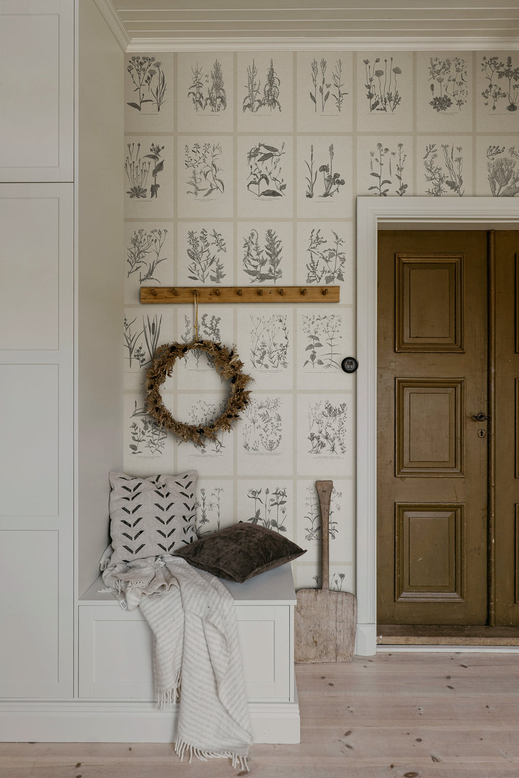 Botanica wallpaper by Sandberg – botanical design, Grey – Graphite – styled in a room setting