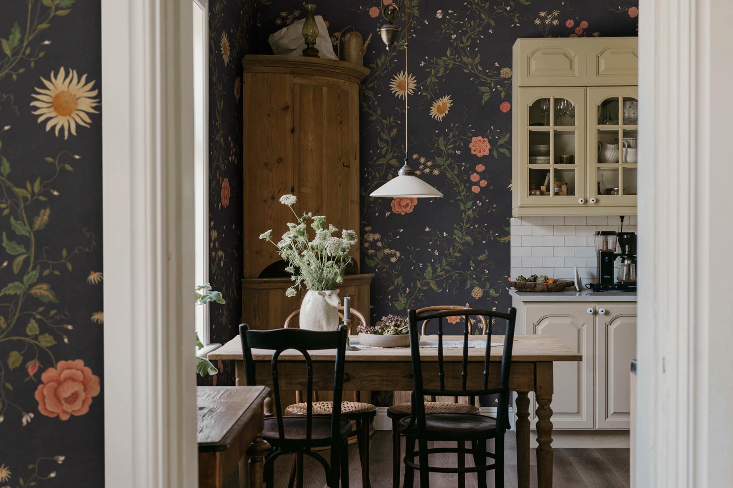 Inger wallpaper by Sandberg – floral design, Blue – Midnight Blue – styled in a room setting, view 5