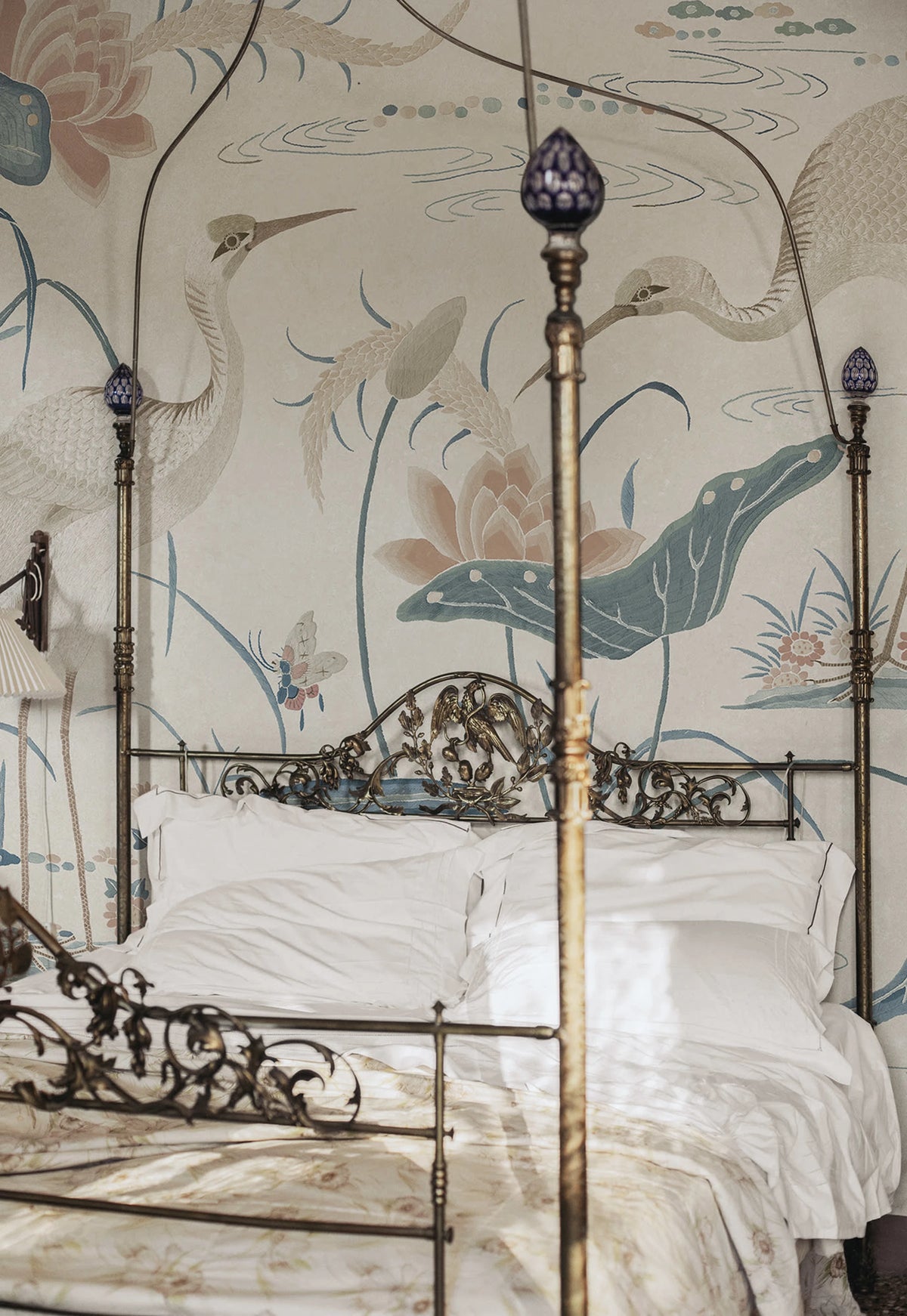 Seabirds wallpaper by Sandberg – chinoiserie design, Blue – Misty Blue