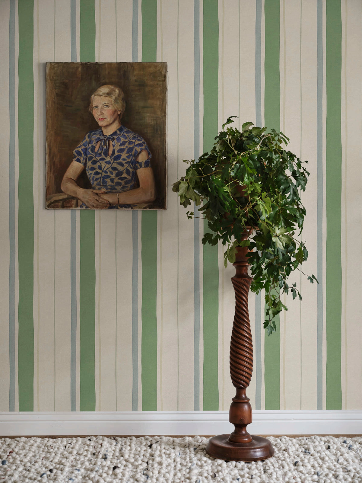 Billie wallpaper by Sandberg – stripe design, Green – styled in a room setting, view 3