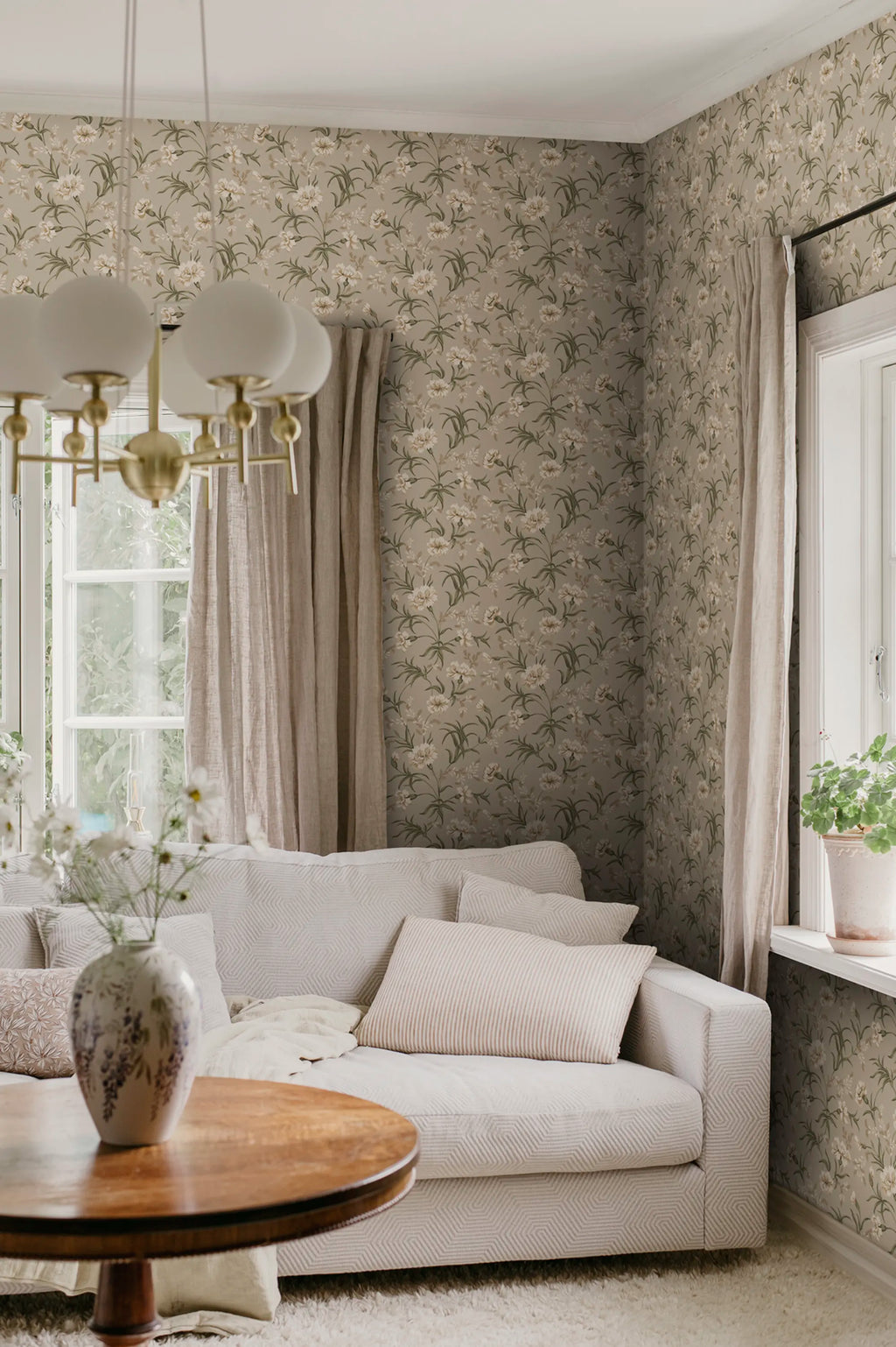 Emilie wallpaper by Sandberg in a room setting
