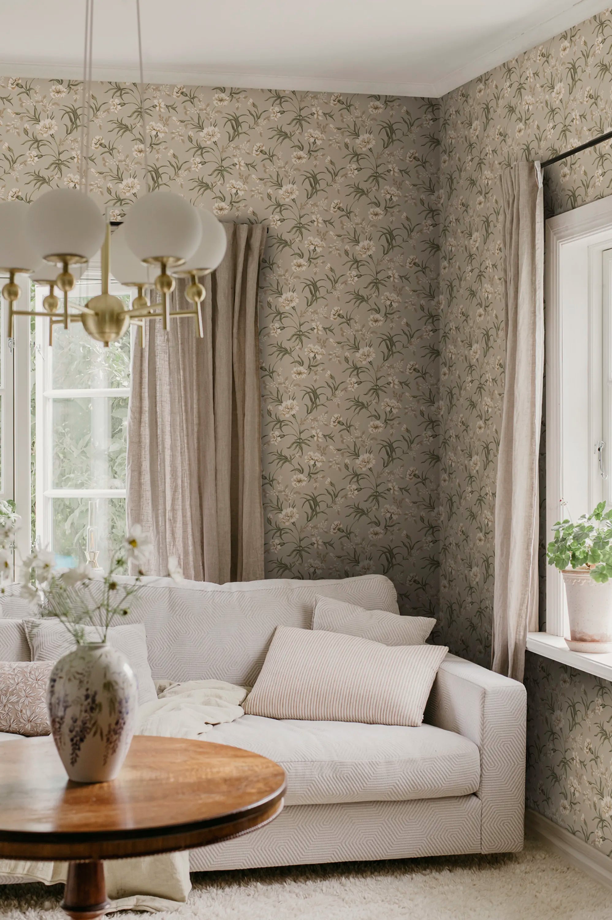 Emilie wallpaper by Sandberg in a room setting