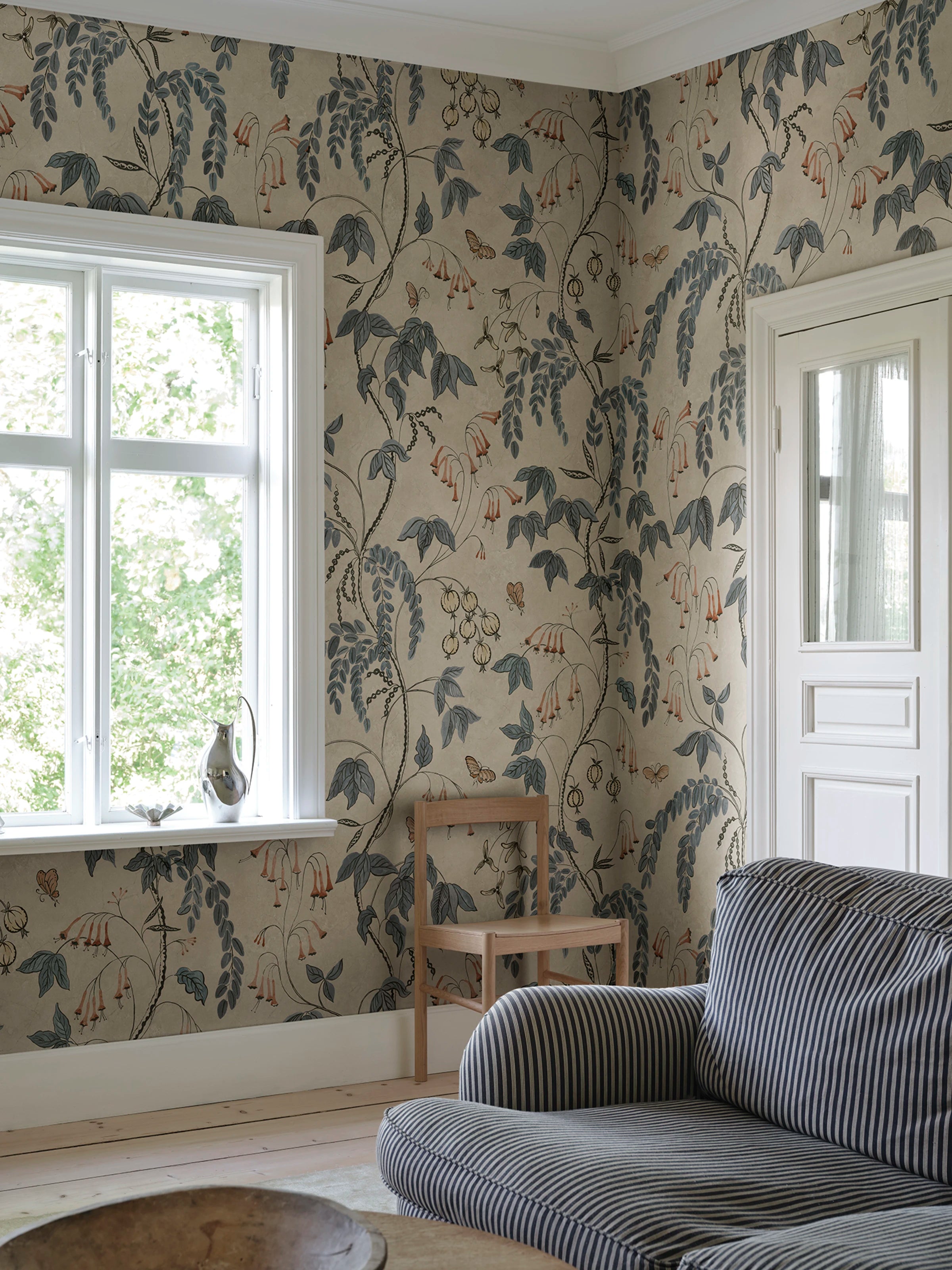 Ottilia wallpaper by Sandberg – floral design, Misty Blue, styled in a second room setting