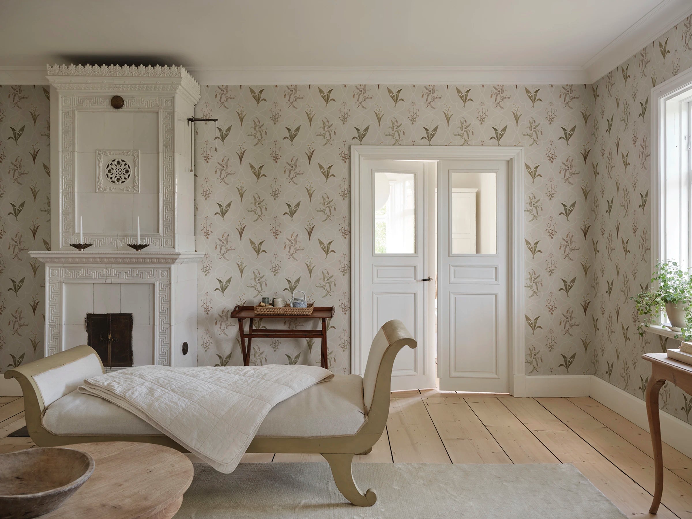Louise wallpaper by Sandberg – botanical design, Pastel, styled on an interior wall