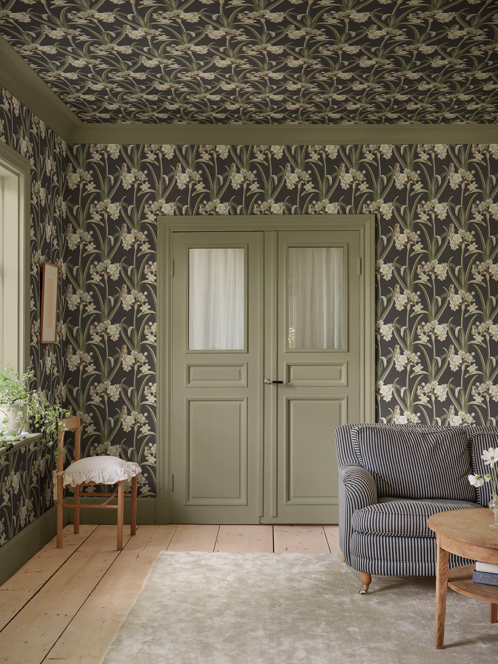 Lilian wallpaper by Sandberg – botanical design, Charcoal, styled on an interior wall